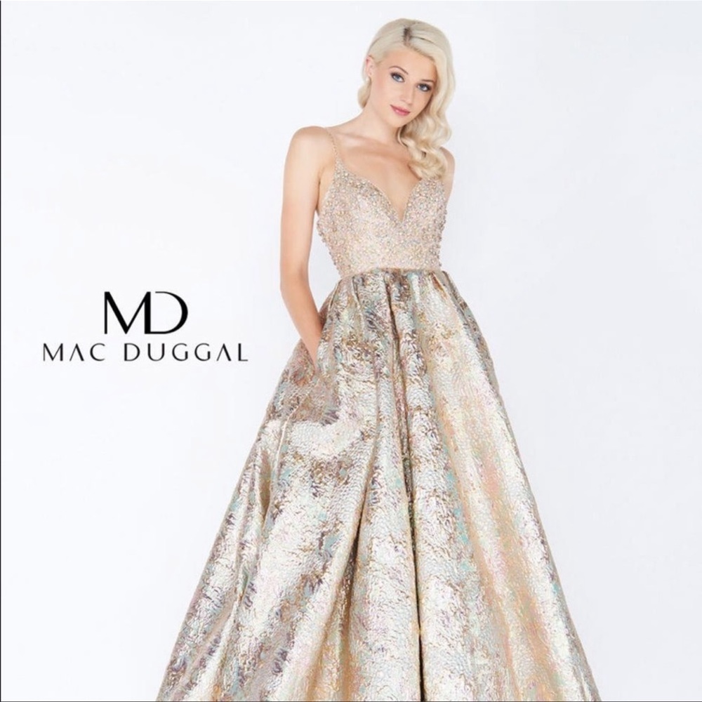 MacDuggal Gold prom dress!  Beautiful ❤️